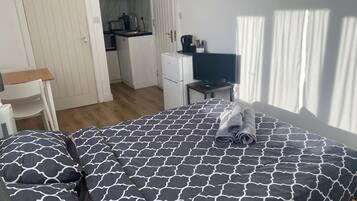Iron/ironing board, free WiFi, bed sheets