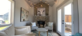 Thunderbird Farm - Luxury 5-Bedroom Farmhouse w/ Pool & Hands-On Farm Experience