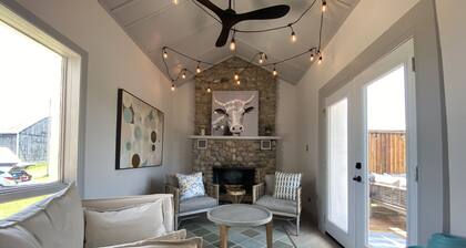 Thunderbird Farm - Luxury 5-Bedroom Farmhouse w/ Pool & Hands-On Farm Experience