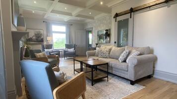 Smart TV, fireplace, table football, ping pong