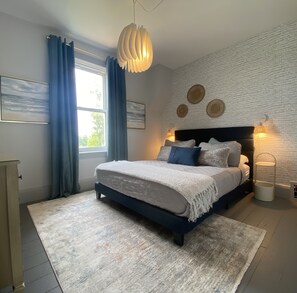 5 habitaciones, caja de seguridad en la habitación y escritorio 