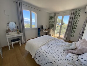 4 chambres, fer et planche à repasser, Wi-Fi