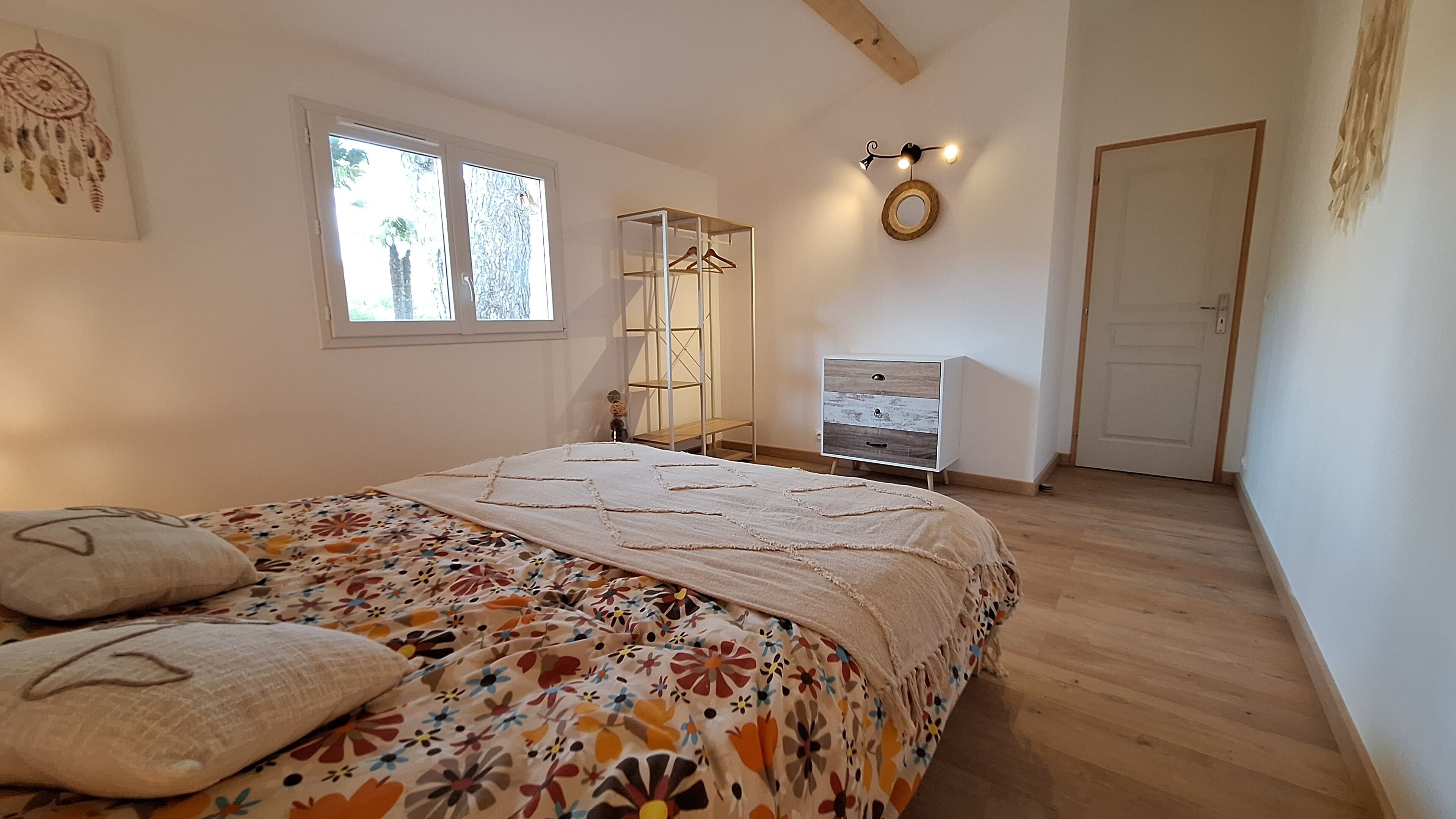 2 Schlafzimmer, Schreibtisch, Bügeleisen/Bügelbrett, Reisekinderbett