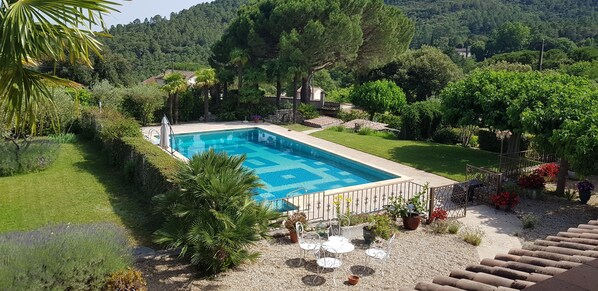 Piscine couverte, piscine extérieure