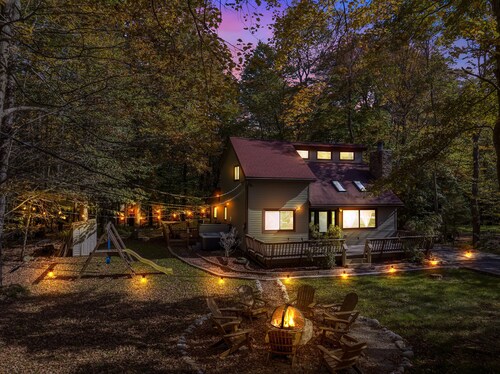 Winter Fun: Hot Tub, Game Room, & Ski Nearby