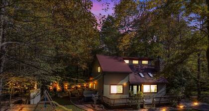 Family Getaway: Hot Tub, BBQ, Game Room, Lake!