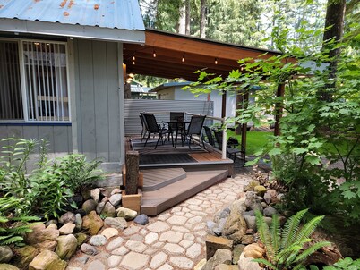 St. Helens House ~ Yale Lake/Mt St Helens Retreat. 