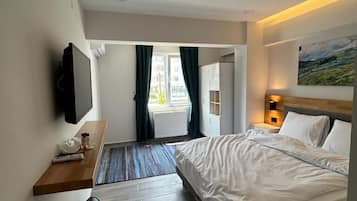 City Double Room | 1 bedroom, premium bedding, free WiFi, bed sheets