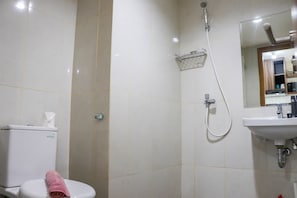 Deluxe Apartment | Bathroom
