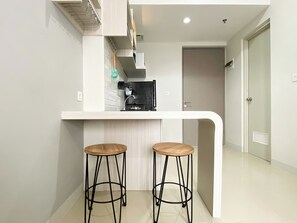 Interior - Comfort Stay 1Br At Vasanta Innopark Apartment (Cikarang)