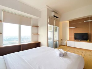 Deluxe Apartment | Free WiFi - Nice And Cozy Studio Apartment At Vasanta Innopark (Cikarang)