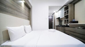 Deluxe Apartment | Minibar, free WiFi - Homey Studio At Tamansari Papilio Apartment (Surabaya)