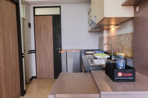 Deluxe Apartment | Private kitchen | Full-size fridge, stovetop, rice cooker, cookware/dishes/utensils