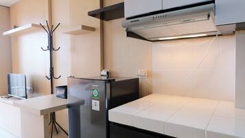 Apartamento luxo | Cozinha privada | Geladeira grande, cooktop, panela elétrica de arroz