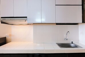 Deluxe-Apartment | Eigene Küche | Großer Kühlschrank, Herdplatte, Reiskocher