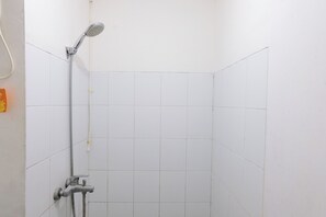 Deluxe Apartment | Bathroom - Good Deal And Comfy 2Br At Grand Asia Afrika Apartment (Bandung)