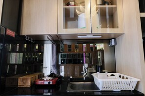 Lägenhet Deluxe | Eget kök | Stort kylskåp, mikrovågsugn, spishäll och riskokare