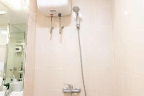 Deluxe Apartment | Bathroom - Spacious And Unique Studio With City View Apartment At Parahyangan Residence (Bandung)