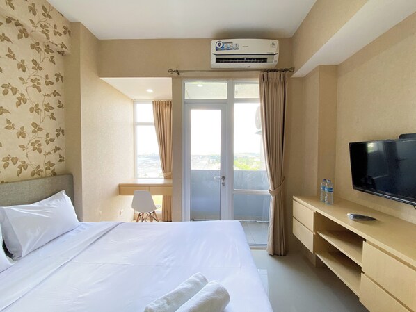 Deluxe Apartment | Free WiFi - Homey And Best Deal Studio At Vasanta Innopark Apartment (Cikarang)