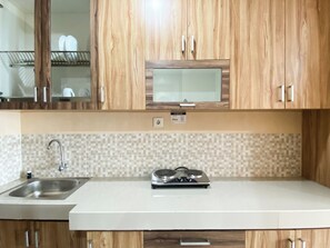 Deluxe Apartment | Private kitchen | Full-size fridge, stovetop, rice cooker, cookware/dishes/utensils - Homey And Simply Studio The Enviro Apartment (Cikarang)