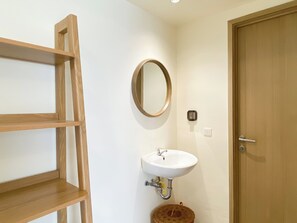 Bathroom - Modern And Homey 2Br At Meikarta Apartment (Cikarang)