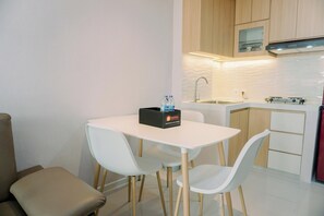 Deluxe-Apartment | Eigene Küche | Großer Kühlschrank, Herdplatte, Reiskocher