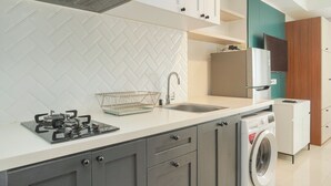 Deluxe Apartment | Private kitchen - Best Choice And Homey Studio West Vista Apartment (Jakarta)