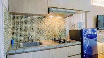 Apartamento luxo | Cozinha privada | Geladeira grande, cooktop, panela elétrica de arroz