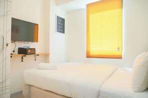 2 bedrooms, free WiFi - Good Deal And Homey 2Br Osaka Riverview Apartment Without Living Room (Kosambi)