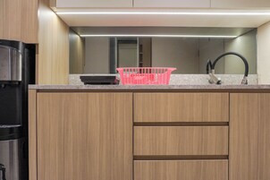 Deluxe Apartment | Private kitchen | Full-size fridge, stovetop, rice cooker, cookware/dishes/utensils