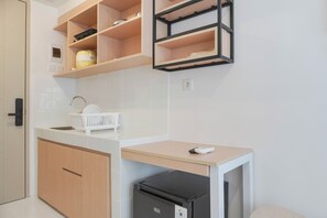 Appartement Deluxe | Cuisine privée | Surface de cuisson, cuiseur à riz, vaisselle et ustensiles