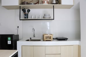 Deluxe Apartment | Private kitchen | Full-size fridge, stovetop, rice cooker, cookware/dishes/utensils - Restful And Cozy 2Br Tokyo Riverside Pik 2 Apartment (Teluknaga)