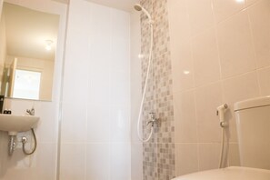 Ducha, toallas, shampoo