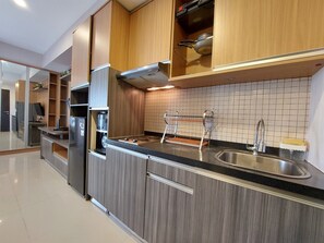 华丽公寓 | 私人厨房 | 大冰箱、炉灶、电饭煲、厨具/餐具