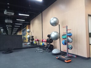 Fitness studio - Spacious And Elegant 3Br Loft At Kingland Avenue Apartment (South Tangerang)