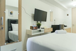 Deluxe Apartment | Free WiFi - Comfortable And Nice Studio At Tokyo Riverside Pik 2 Apartment (Teluknaga)