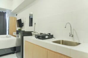 Apartamento luxo | Cozinha privada | Geladeira grande, cooktop, panela elétrica de arroz