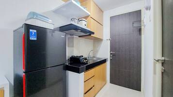 Apartamento luxo | Cozinha privada | Geladeira grande, cooktop, panela elétrica de arroz