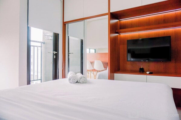Deluxe Apartment | Free WiFi - Luxury And Modern Studio At Transpark Bintaro Apartment (South Tangerang)
