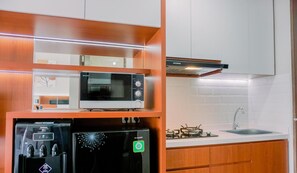 Deluxe Apartment | Private kitchen | Full-size fridge, stovetop, rice cooker, cookware/dishes/utensils - Luxury And Modern Studio At Transpark Bintaro Apartment (South Tangerang)
