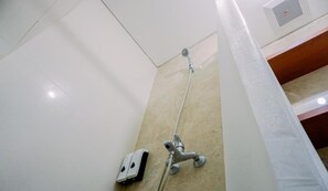 Apartamento Deluxe | Baño | Ducha, toallas y champú
