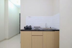 Appartement Deluxe | Cuisine privée | Réfrigérateur grande capacité avec congélateur, surface de cuisson