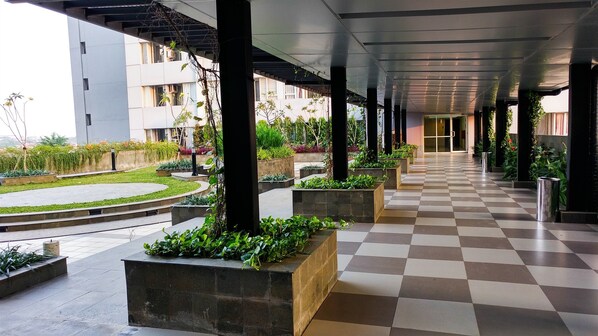 Exterior - Comfort Studio For 4 Pax At Nifarro Park Apartment (Jakarta)