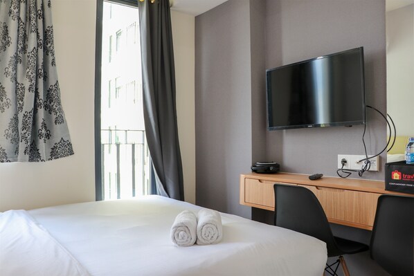 Deluxe Apartment - Minimalist Design Studio At Osaka Riverview Pik 2 Apartment (Kosambi)