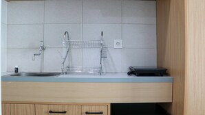 Deluxe-Apartment | Eigene Küche | Großer Kühlschrank, Mikrowelle, Herdplatte, Reiskocher