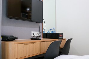 Interior - Minimalist Design Studio At Osaka Riverview Pik 2 Apartment (Kosambi)