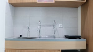 Unclassified image, 3 of 18, button - Comfy Studio Room At Osaka Riverview Pik 2 Apartment (Kosambi)