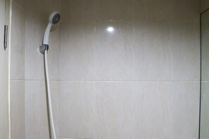 Deluxe Apartment | Bathroom | Shower, towels, shampoo - Comfy Studio Room At Osaka Riverview Pik 2 Apartment (Kosambi)