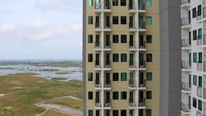 Unclassified image, 2 of 18, button - Comfy Studio Room At Osaka Riverview Pik 2 Apartment (Kosambi)