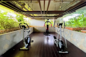Fitness studio - Best Deal And Homey 2Br Bassura City Apartment (Jakarta)